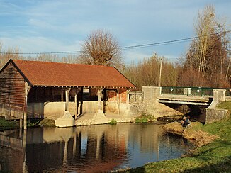 Waschhaus am Fluss bei Courtavant