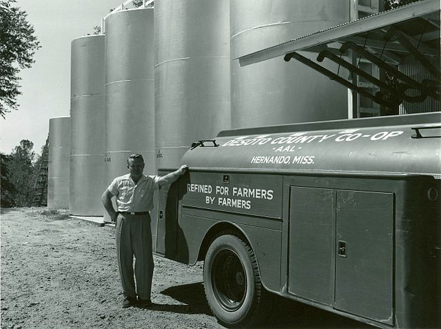 DeSoto County Co-op in Hernando, a sharecroppers' union, 1954