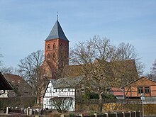 Die Klosterkirche im Ortszentrum