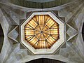 清真寺中央的採光井（英语：Lightwell）（已被屋頂燈籠（英语：Roof lantern）覆蓋）
