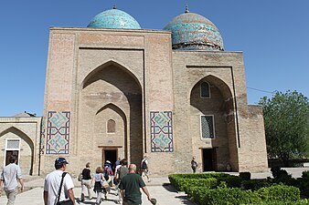 Dorut Tilavat complex in general - 4 general view of the 2 mausoleums.JPG