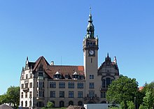 Das Rathaus, der Sitz des Stadtbezirksamts Cotta