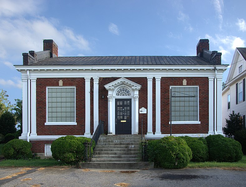 File:Elliott Carnegie Library, Hickory, North Carolina.jpg