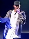 Eminem em atuação ao vivo no ano de 2009.