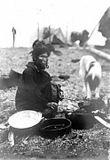 Eskimo woman cooking on beach, Alaska, between 1901 and 1911 (AL+CA 35).jpg