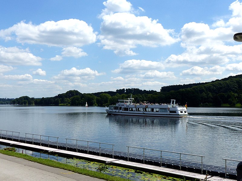 File:Essen – Ausflugsschiff "Stadt Essen" auf dem Baldeneysee - panoramio.jpg