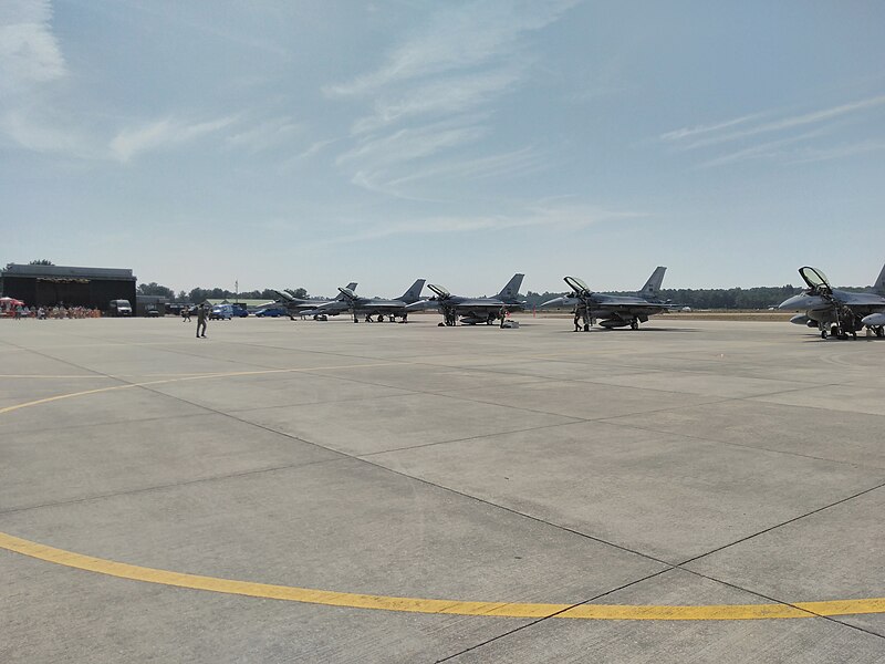 File:F-16 Fighting Falcon at Monte Real Air Base ready for flight.jpg