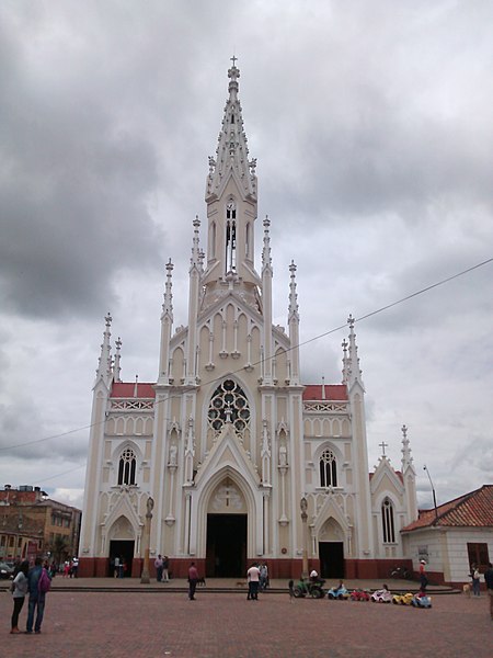 File:Facade of the Basílica Menor Divino Salvador de Ubaté.jpg