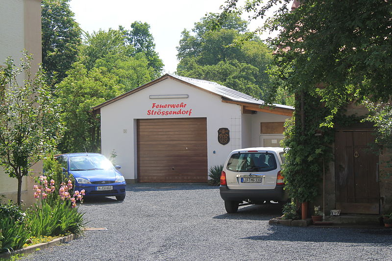 File:Feuerwehrhaus Strössendorf.jpg