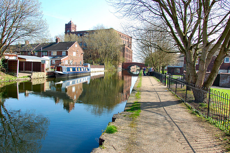 File:Flickr - ronsaunders47 - A family stroll along the canal..jpg