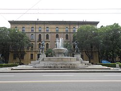 Fontana dei due fiumi, Modena