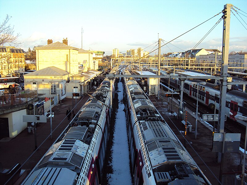 File:Gare de Pontoise - mars 2013 - Quais (6).JPG