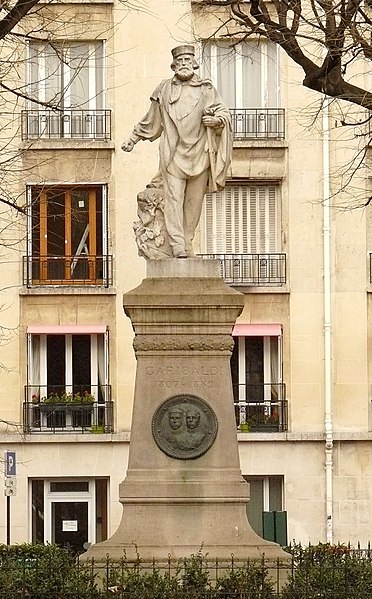 File:Garibaldi statue sq Cambronne.jpg