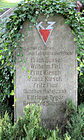 Gedenkstein für die Opfer des Faschismus auf dem Waldfriedhof, der einige Namen enthält, nach denen in Oberschöneweide später Straßen benannt wurden.