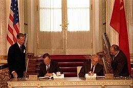 George Bush and Mikhail Gorbachev sign the START 1991.jpg