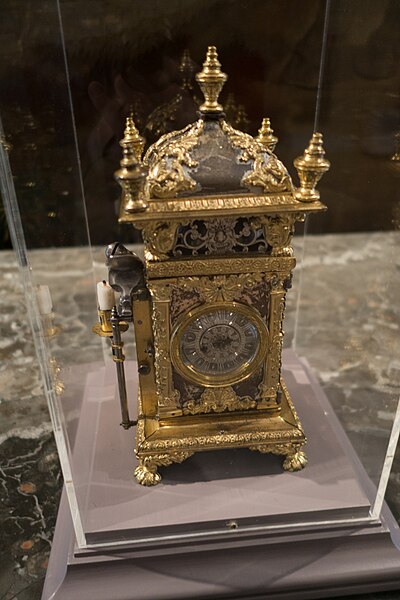 File:Gilded clock (22952198285).jpg