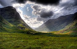 스코틀랜드 고원의 Glencoe 마을 근처 Glencoe Valley