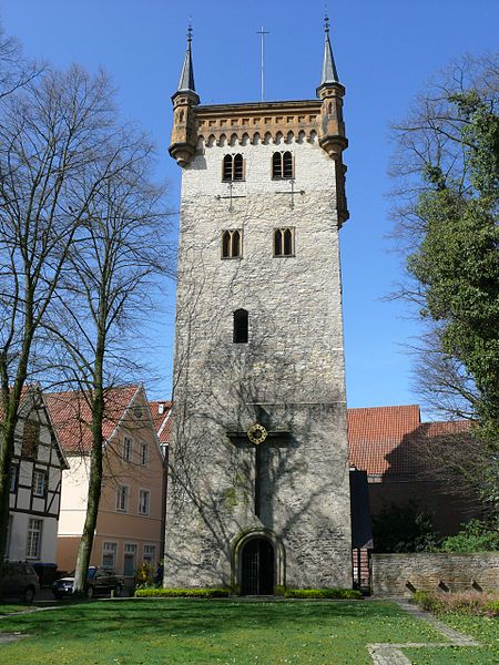 File:Gotischer Turm.jpg