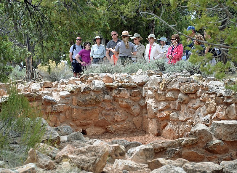 File:Grand Canyon National Park Tusayan Ruin Ranger-led Tour 5254 (12759913763).jpg