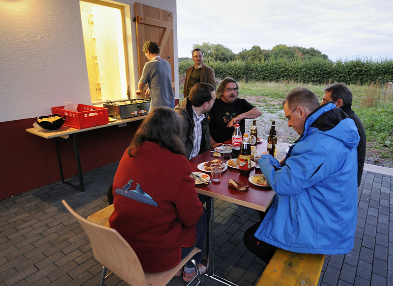 File:Grillparty Limeskongress (DerHexer) 2012-09-29 07.jpg