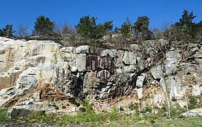Grimstad e39 trolldalen IMG 3861 geology tonalite-trondhjemite and gneiss and granite.JPG