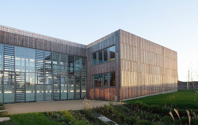 File:Groupe scolaire de Brétigny-sur-Orge.jpg