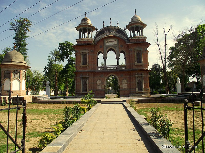 File:Guides Memorial, Mardan - panoramio (8).jpg