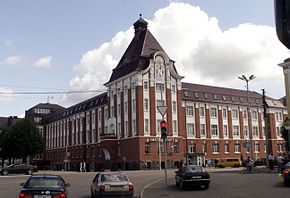 «Новое правительство», здание бывшего прусского окружного правительства в центре города, 1908-1910 годов постройки. Архитектор Рихард Саран.