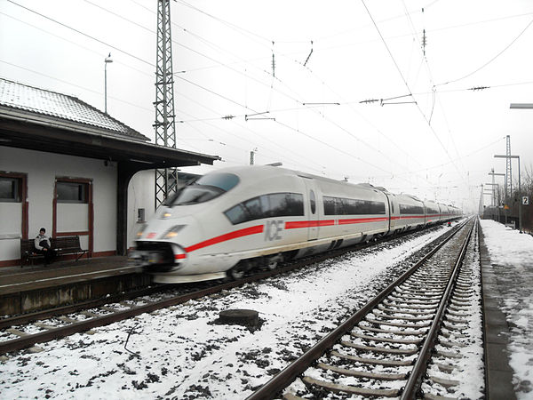 Intercity-Express train in Guntersblum station