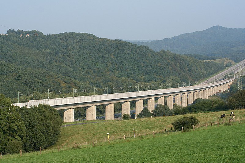 File:Hallerbach-Talbrücke.jpg