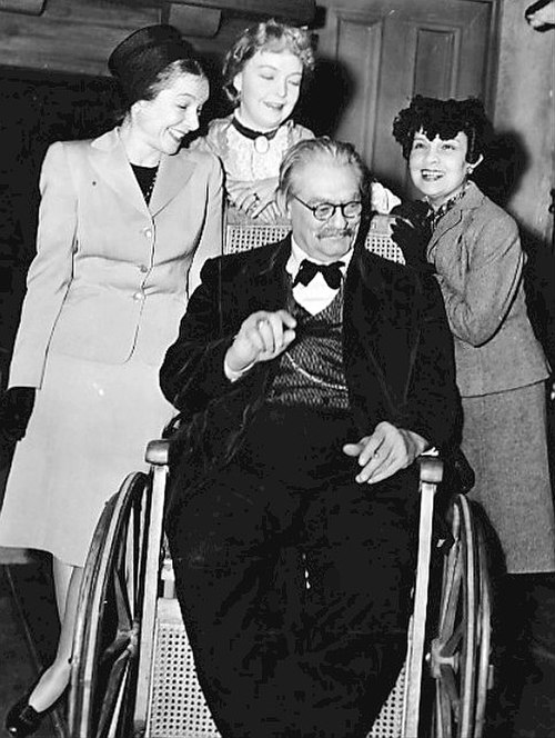 Clockwise from left: Helen Hayes, Lillian Gish, Anita Loos and Lionel Barrymore on the set of Duel in the Sun.