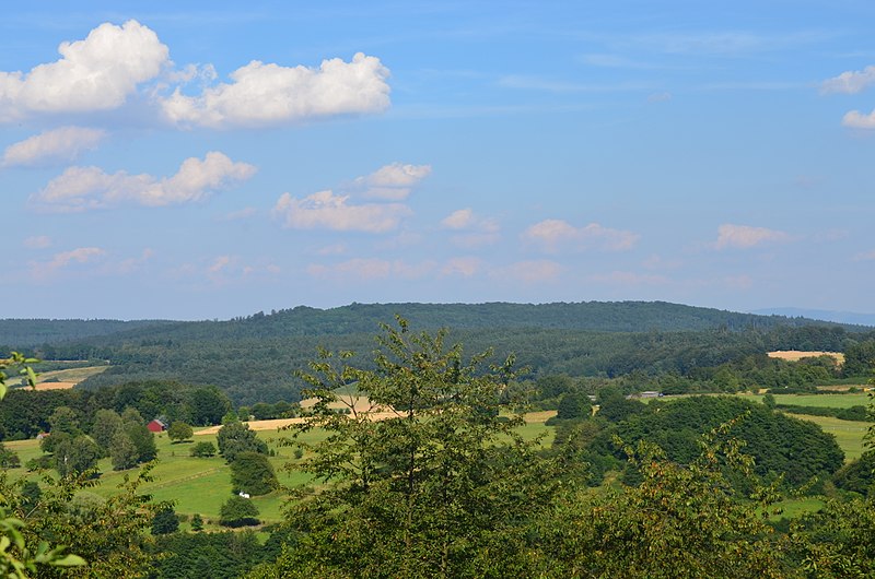 File:Himmelsberg (Giesel) von Südosten.jpg