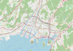 Mapa konturowa Hiroszimy, blisko centrum u góry znajduje się punkt z opisem „Hiroshima-jō”