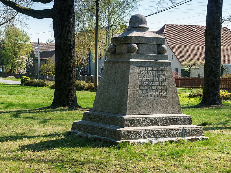 File:Hohenheida Gefallenendenkmal WK I-01.jpg