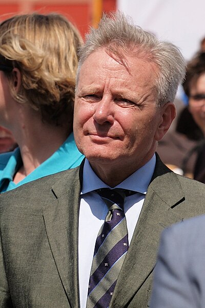 File:Horst Schiereck Ruhr 2010.jpg