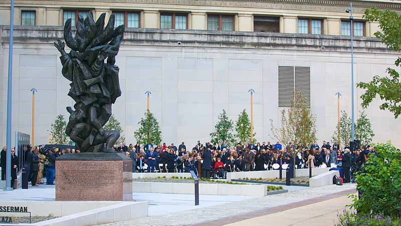 File:Horwitz-wasserman holocaust memorial plaza.jpg