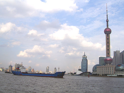 Pudong bekeken vanaf de rivier Huangpu Jiang