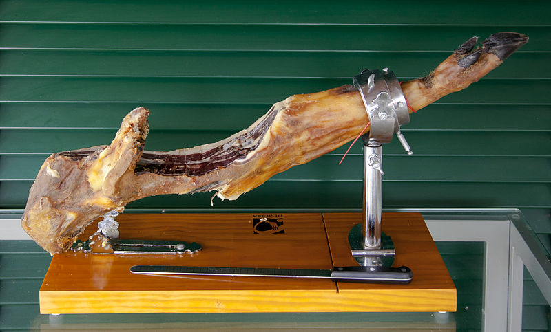 File:Jamón ibérico, Setúbal, Portugal, 2012-05-11, DD 01.JPG