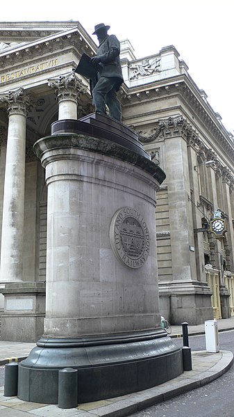 File:James Henry Greathead statue by Bank tube station.jpg