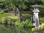 Kenroku-en Kotoji Lantern 5.jpg