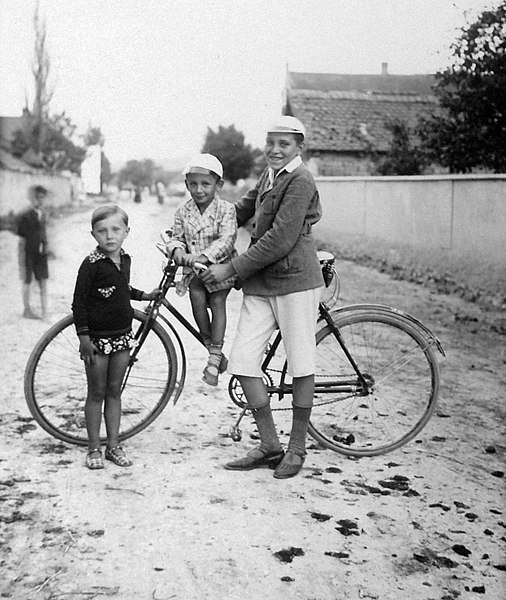 File:Kids, bicycle, Puch-brand, Austrian brand Fortepan 2440.jpg