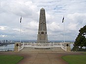 Kings Park war memorial cenotaph - panoramio.jpg