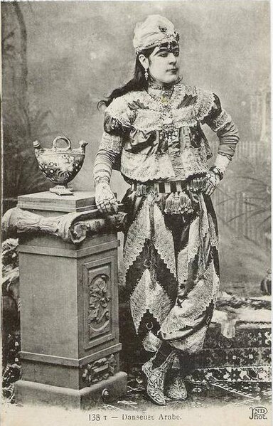 File:Kuchek Hanem - 19th century dancer 01.jpg