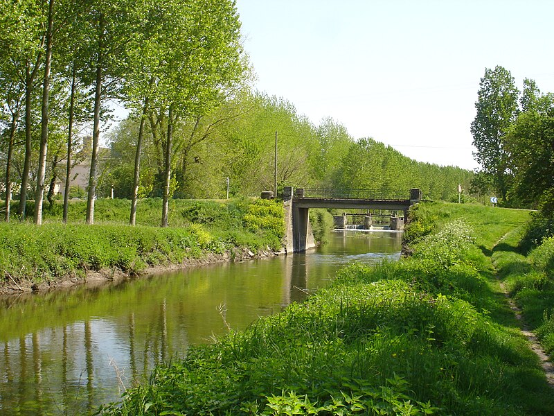 File:La Dive au pont de Saint-Just près de Brézé.jpg