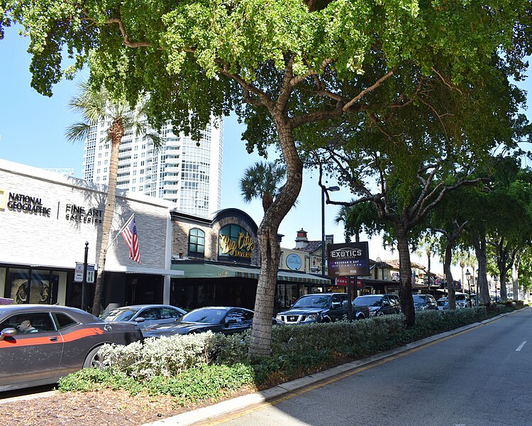 File:Las Olas Boulevard (1).jpg