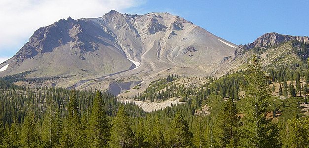 Lassen Peak from Devastated Area-1200px.jpg