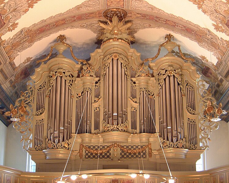 File:Leer Lutherkirche Orgel.jpg