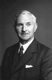 Black an white portrait photograph of Professor John Edward Lennardâ€‘Jones.