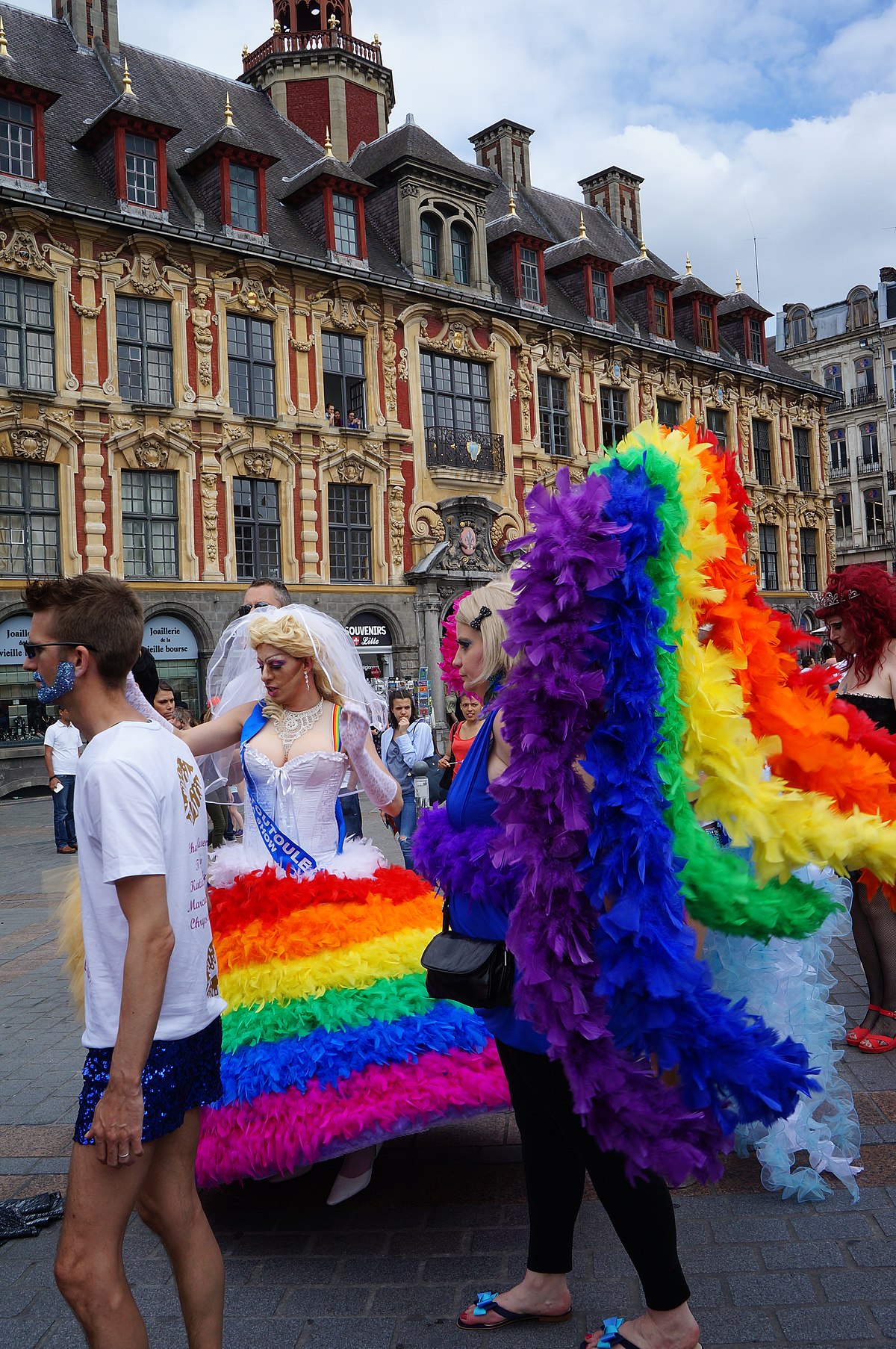 File:Lille gay-pride (2017-06-03) (35).JPG - Wikipedia