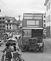 Ein Londoner Doppeldeckerbus in Kathmandu, Nepal, 1977